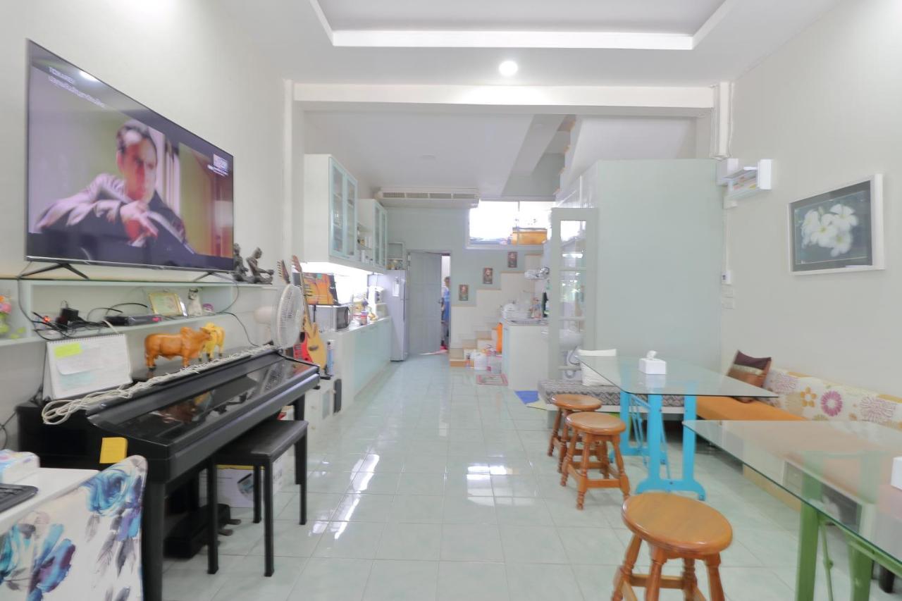 Saen Sabai Hostel Bangkok Ngoại thất bức ảnh