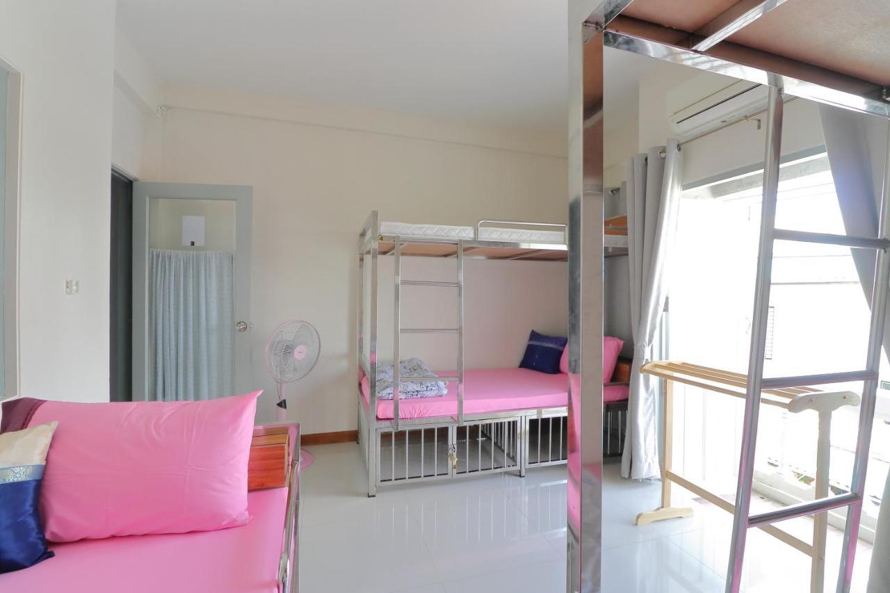 Saen Sabai Hostel Bangkok Ngoại thất bức ảnh